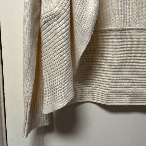 Sweater - Picture 3 of 6